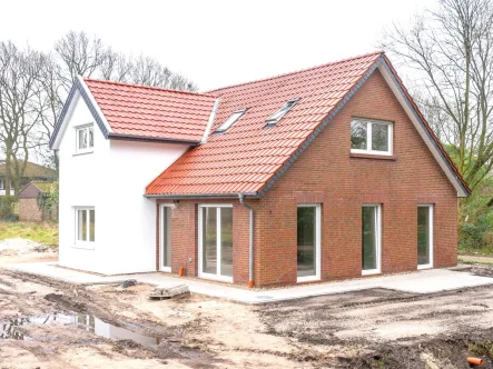 Straßenansicht  - Haus kaufen in Oldenburg - Kernsaniertes Einfamilienhaus in sehr familienfreundlicher Sackgassen-Wohnlage