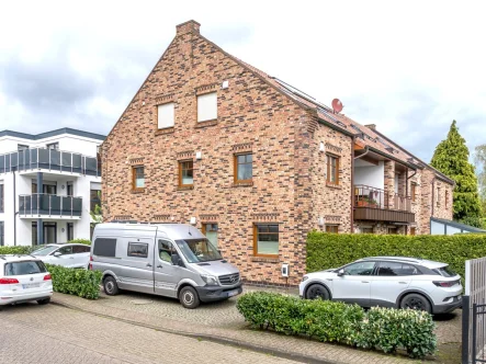 Straßenanischt - Wohnung kaufen in Oldenburg - Neuwertige 2-Zimmer-Eigentumswohnung mit Garten in Alt-Osternburg