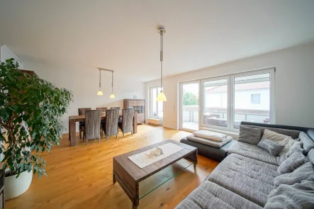 Wohnen - Wohnung mieten in Bad Zwischenahn - Attraktive 3-Zimmer-Wohnung mit Balkon und EBK in Bad Zwischenahn