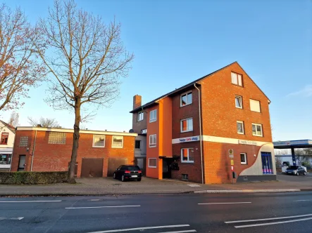 Straßenansicht - Haus kaufen in Oldenburg - Renditestarkes Wohn- und Geschäftshausin sehr zentraler Lage