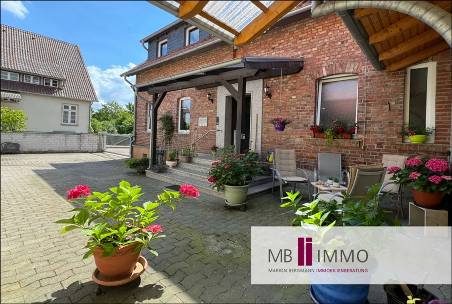 Blick zum Hauseingang - Haus kaufen in Velpke - Stadthaus mit Stil und vielen Nutzungsmöglichkeiten