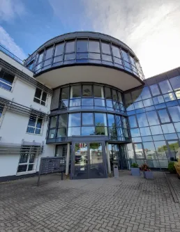 Außenansicht - Büro/Praxis mieten in Wolfsburg - Klimatisierte Büroräume im Gewerbegebiet Ost zu vermieten
