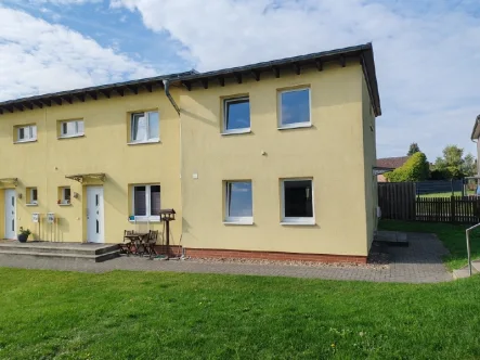 Hausansicht - Haus mieten in Wolfsburg - 3-Zimmer Reihenendhaus in Warmenau zu vermieten!