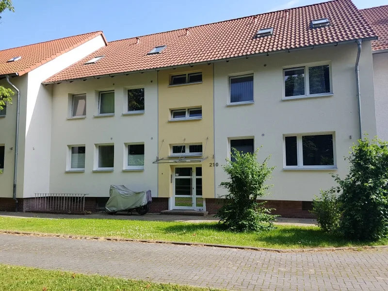 Außenansicht - Wohnung mieten in Wolfsburg - 2-Zimmer Dachgeschosswohnung