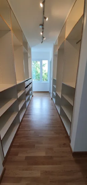 Kleiderschrank