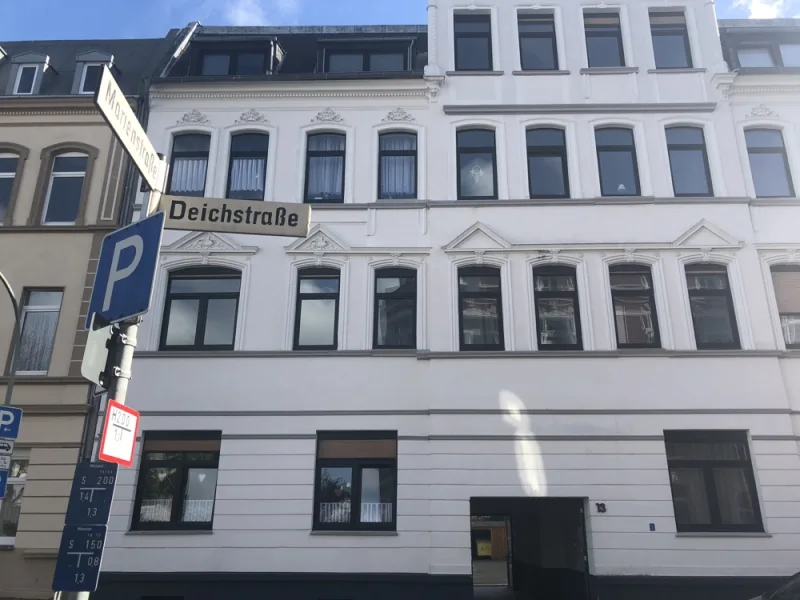 Foto Wilhelmshaven, Deichstrasse 13, Vorderseite Einfahrt - Wohnung mieten in Wilhelmshaven - Nachmieter für eine großzügige, helle 3-Zimmer Wohnung in der Südstadt gesucht!WG geeignet!