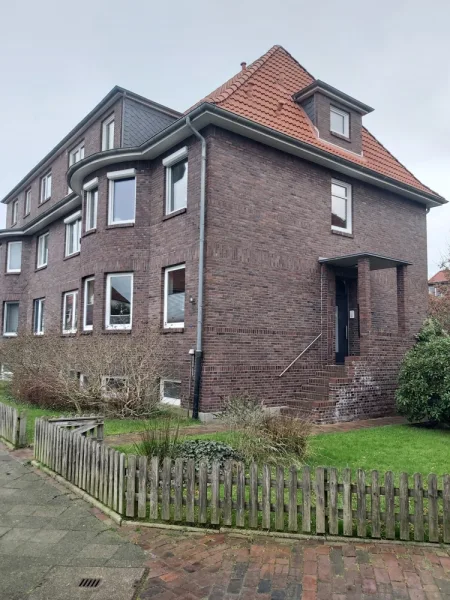 Außenansicht (10) - Wohnung mieten in Wilhelmshaven - Großzügige 4 ZKB-Wohnung mit Balkon im beliebten Hansaviertel!