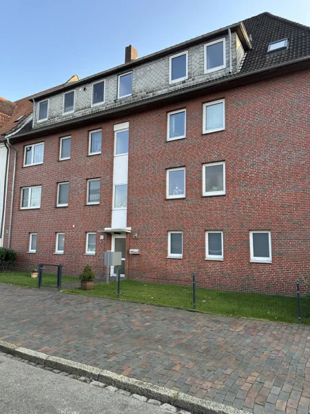 Außenansicht (2) - Wohnung mieten in Wilhelmshaven - 2-Zimmer Wohnung mit Balkon im Pädagogenviertel sucht Nachmieter! Frei ab April 2025!