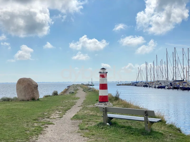 Platz zum Träumen - Wohnung kaufen in Fehmarn - Charmante 3-Zimmer-Wohnung mit traumhaftem Hafen - und Ostseeblick.