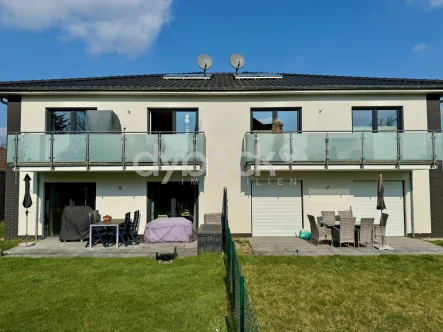 Außenansicht - Haus kaufen in Bad Bevensen - Moderne Doppelhaushälfte mit 2 Wohneinheiten in toller Lage von Bad Bevensen.