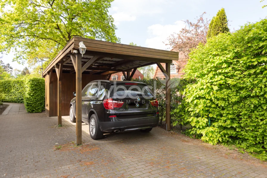 Carport und Stellplatz