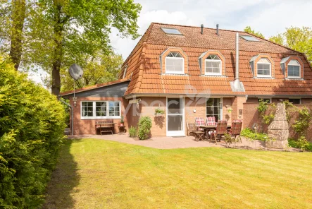 Hausansicht Garten - Haus kaufen in Barum - Einziehen und sofort Wohlfühlen -Top modernisierte Doppelhaushälfte.