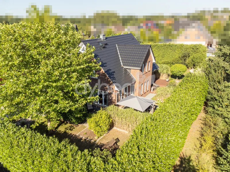 Haus von Grün umgeben - Haus kaufen in Bardowick - Eleganz und Lebensart - Exklusives Einfamilienhaus vor den Toren Hamburgs.