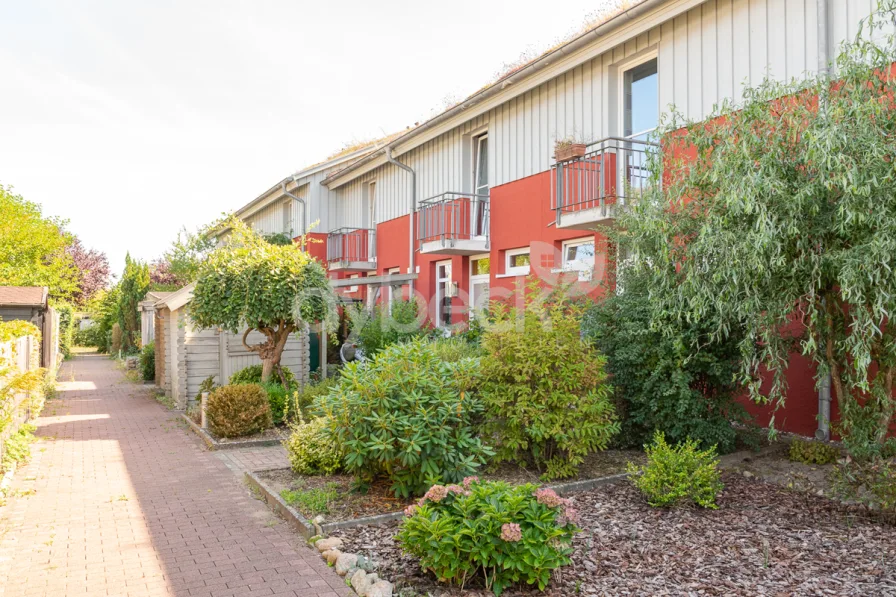 Hausansicht - Haus kaufen in Lüneburg / Häcklingen - Solide und energieeffizient! Reihenhaus in gefragter, familienfreundlicher Lage.