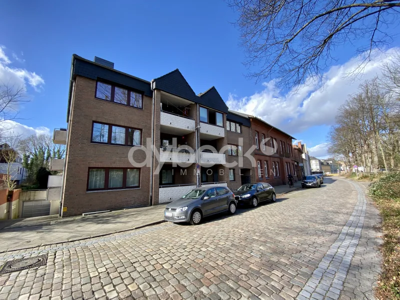 Hausansicht - Wohnung kaufen in Lüneburg - Modernisierte Erdgeschosswohnung in Innenstadtnähe mit Tiefgaragenstellplatz