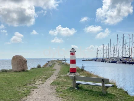 Platz zum Träumen - Wohnung kaufen in Fehmarn - Gemütliche 3-Zimmer-Wohnung mit traumhaftem Hafen - und Ostseeblick.