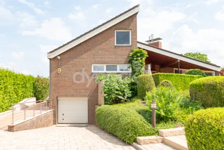 Außenansicht - Haus kaufen in Melbeck - Luxuriöse und modernisierte Architektenvilla mit privatem Hallenbad.