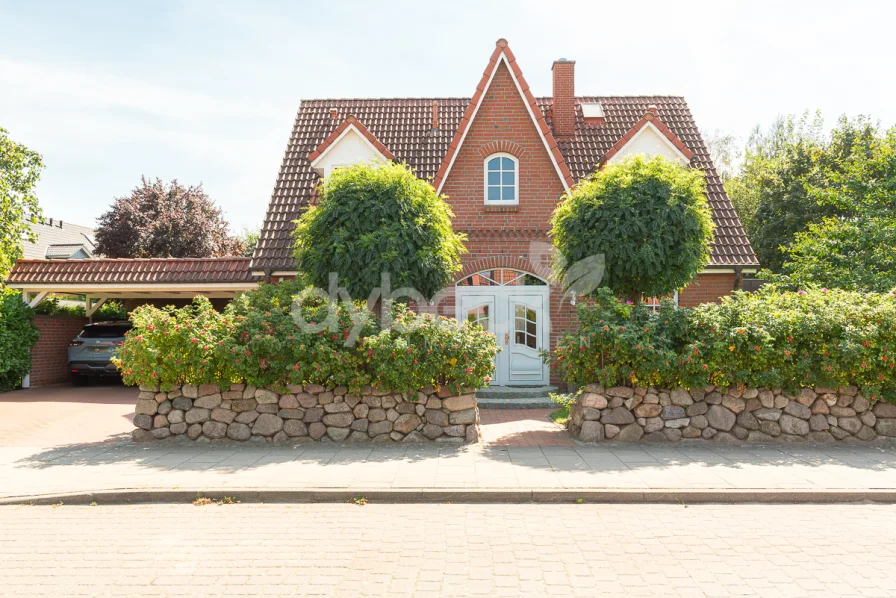 Ansicht - Haus kaufen in Lüneburg - Wohnen auf hohem Niveau - hochwertiges und gepflegtes  Friesenhaus in ruhiger Lage.