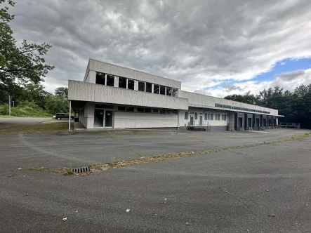 Tore außen - Halle/Lager/Produktion mieten in Uelzen - Lager- und Ausstellungsflächen in Uelzen mieten