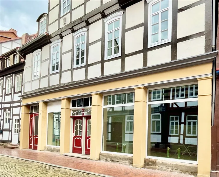 1 - Laden/Einzelhandel mieten in Hameln - METEOR IMMOBILIEN : Attraktive, umfangreich modernisierte Laden- oder Bürofläche in der Altstadt 