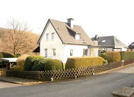 1 - Haus kaufen in Hameln - METEOR IMMOBILIEN : Kleines Haus mit schönem großem Garten