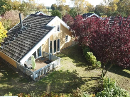 Luftbild Terrassenseite - Haus kaufen in Mirow - Umfangreich modernisiertes Ferienhaus im FP Mirow in ruhiger Lage! Alleinstehend!