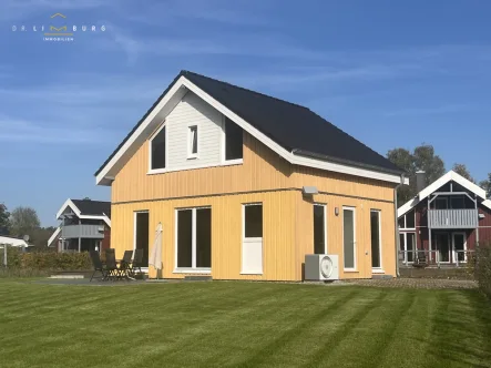 Terrasse - Haus kaufen in Mirow / Granzow - Einzigartiges traumhaftes Ferienhaus in idyllischer Lage zu verkaufen! 4 Schlafplätze über 2 Etagen!