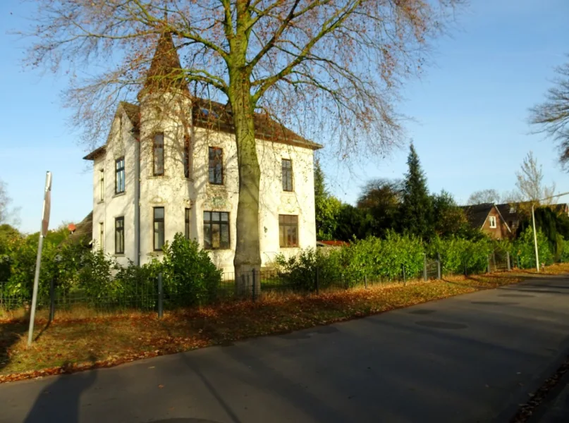  - Haus kaufen in Schüttorf - ***Europa-Makler*** Unikat, Freistehende große Stadtvilla gelegen in zentraler Lage in Schüttorf