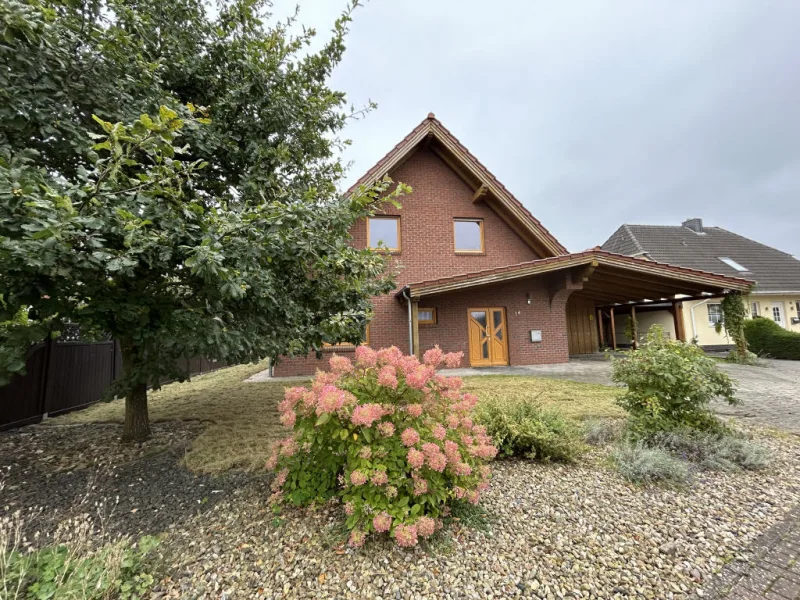 Bild1 - Haus mieten in Ilsede - Groß Ilsede / Familientraum - Großzügiges Einfamilienhaus mit Kamin und Carport