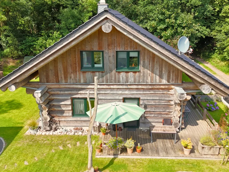 Außen 1 - Haus kaufen in Cuxhaven - Nachhaltiges Naturstammhaus in idyllischer Lage – Energieeffizienz und Natur pur