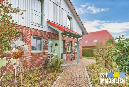 Straßenasicht - Haus kaufen in Grünendeich - Altes Land-Grünendeich: Wunderschönes Architektenhaus in bester Lage auf großem Grundstück, nahe HH