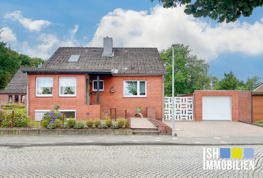 Hausansicht - Haus kaufen in Stade - Stade - modernisiertes EFH in gefragter Lage