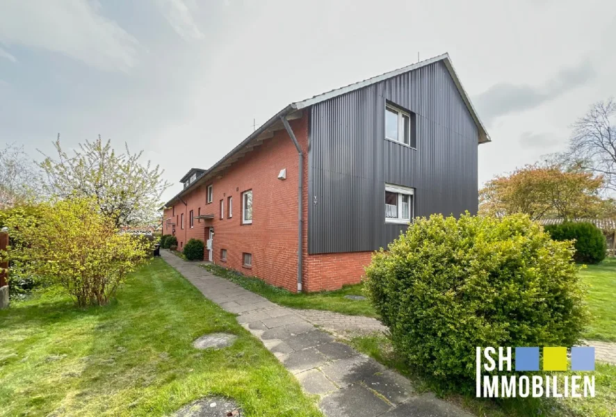 Außenansicht - Wohnung mieten in Stade - Gut geschnittene 3-Zi.-Wohnung im Dachgeschoss in Stade-Schölisch