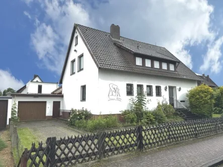 Bild 2 - Haus kaufen in Wennigsen - 2-FAMILIENHAUS mit Anbau, Dachterrasse, großer überdachter Terrasse und Garage