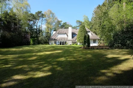 Gartenansicht 1 - Haus kaufen in Bendestorf - Repräsentatives Landhaus auf Traumgrundstück!