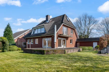 Ansicht - Haus kaufen in Hollenstedt - Raumwunder auf herrlichem Grundstück in ruhiger Wohnlage