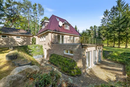 Ansicht - Haus kaufen in Undeloh - Exklusiver Wohntraum - modern saniertes Anwesen für Naturliebhaber