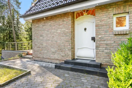 Hauseingang - Haus kaufen in Undeloh - Exklusiver Wohntraum - modern saniertes Anwesen für Naturliebhaber