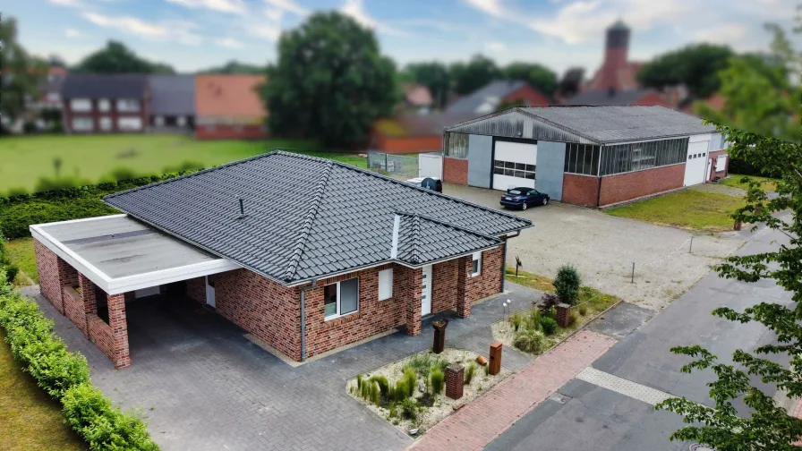 Bungalow mit Halle