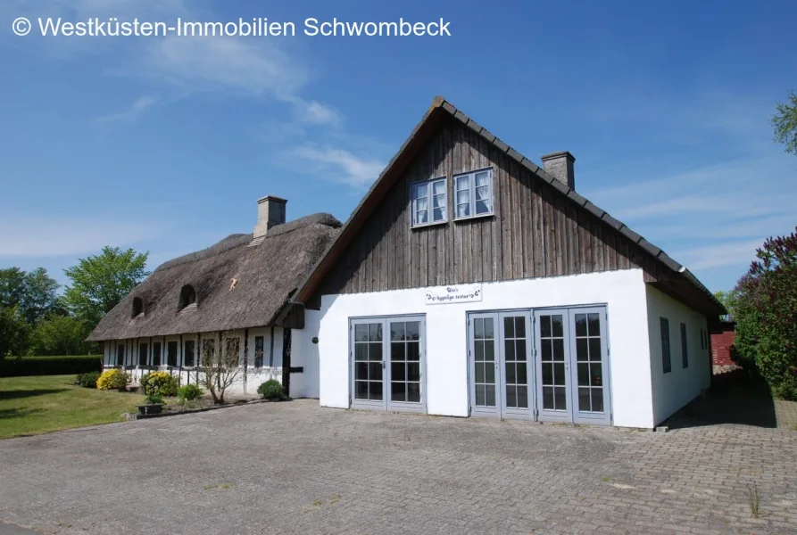 Außenansicht - Haus kaufen in Heide - Charmantes Reetanwesen in Helberskov an der Dänischen Ostsee in Nordjütland!