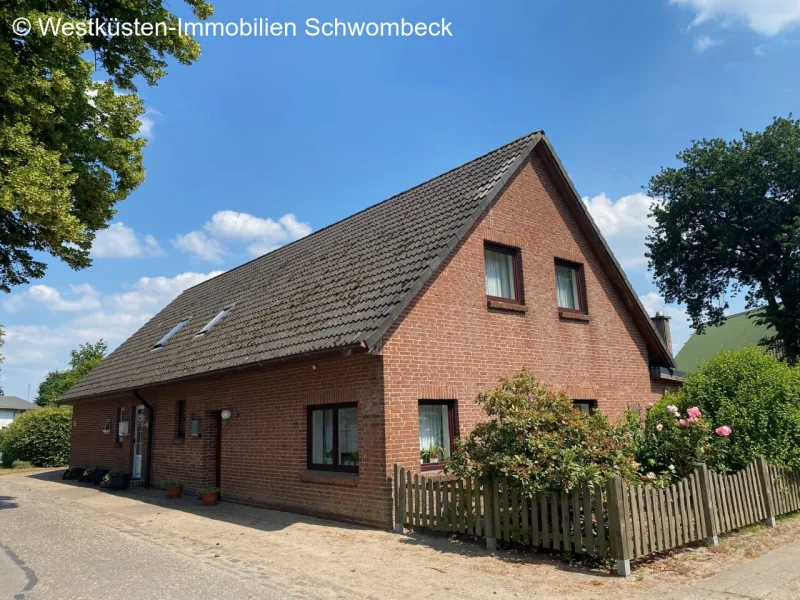 Außenansicht - Zinshaus/Renditeobjekt kaufen in Dellstedt - Renoviertes Doppelhaus in dörflicher Lage (nur 20 km bis Heide)!