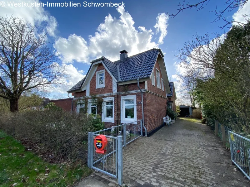 Außenansicht - Haus kaufen in St. Michaelisdonn - Charmantes Einfamilienhaus + 2 Baugrundstücke in verkehrsgünstiger Lage!