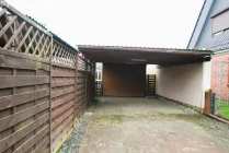 Auffahrt und Doppelcarport