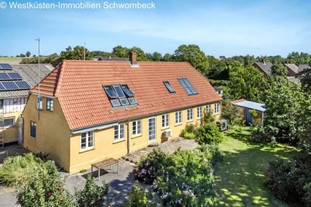 Luftbild Wohnhaus - Haus kaufen in Søby - Hübscher Resthof auf der Insel Ærø mit vielen Möglichkeiten und Meerblick!