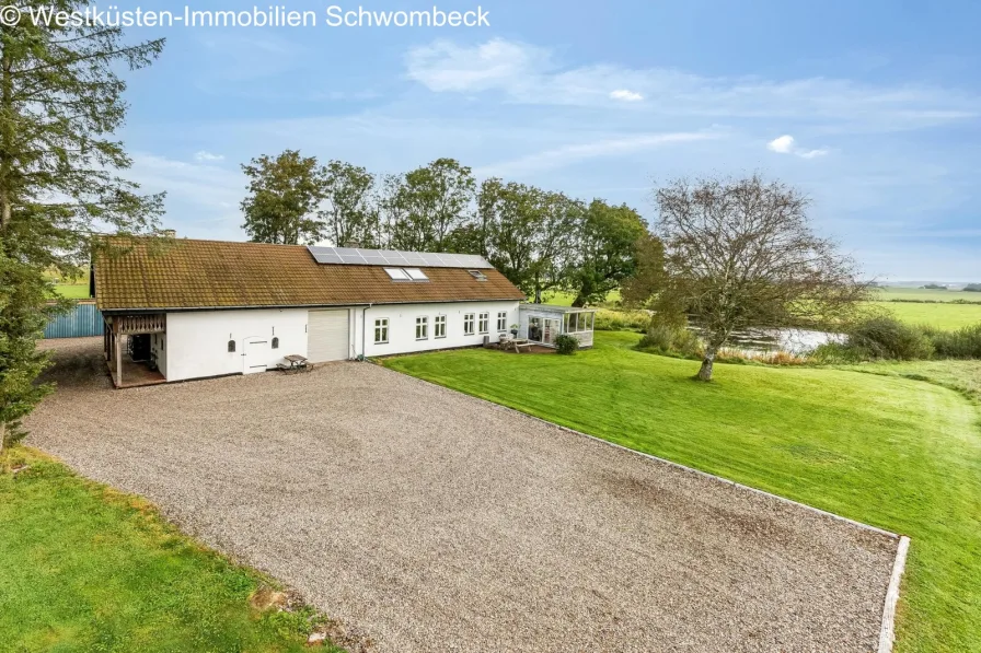 Luftaufnahme - Haus kaufen in  Tønder  - Großzügiges Landhaus in absoluter Alleinlage nähe Tønder!