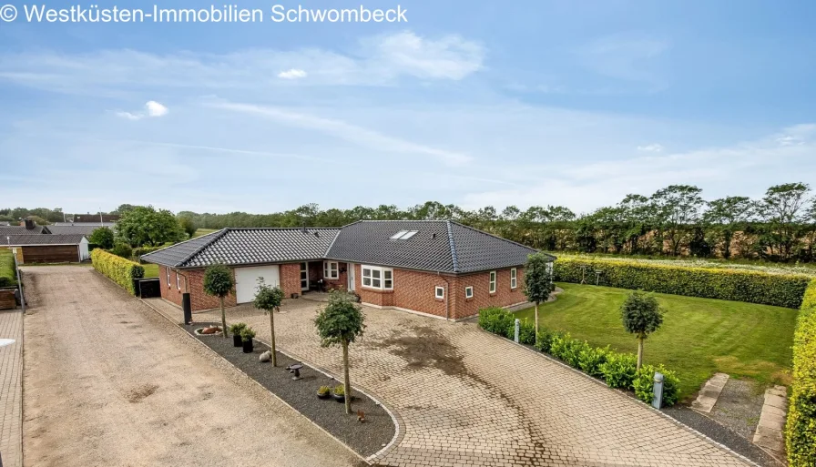 Vogelperspektive - Haus kaufen in Padborg - Schöner moderner Bungalow in Ortsrandlage!