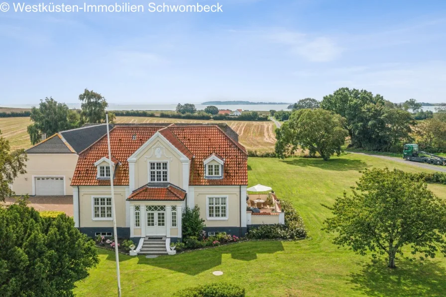 Herrenhaus mit Ostsee - Haus kaufen in  Faaborg - Elegantes Herrenhaus mit großem Grundstück und Ostseeblick!