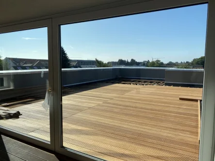 Dachterrasse - Wohnung kaufen in Henstedt-Ulzburg - Mit Weitblick nach Süden: 3,5 Zi.-PH-Wohnung mit Summergarden und großer Dachterrasse