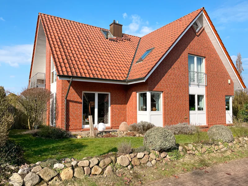 Hausansicht - Haus kaufen in Buxtehude - GROSSZÜGIGES ARCHITEKTENHAUS MIT VIEL KOMFORT