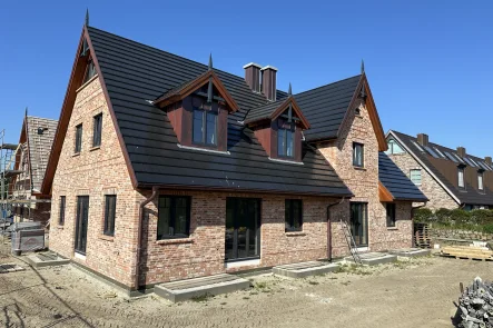  - Haus kaufen in Sylt-Ost / Tinnum - Neubau von einem Wohnhaus mit 2 Ferienwohnungen (Haus 4)